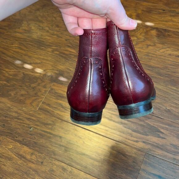 Women’s Spring Step Karaoke Chelsea Ankle Boot in burgundy - Picture 4 of 6